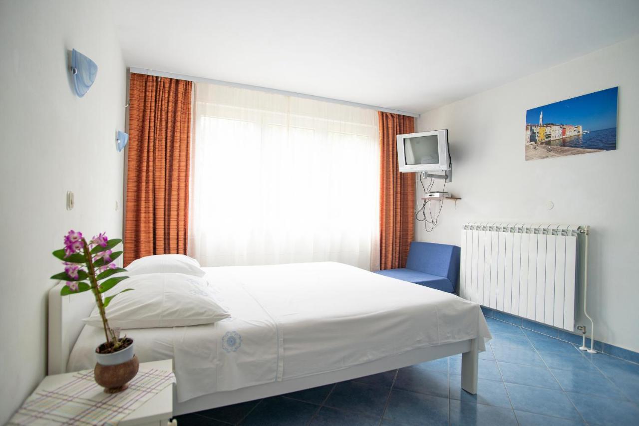 Apartments Nina โรวีน ภายนอก รูปภาพ